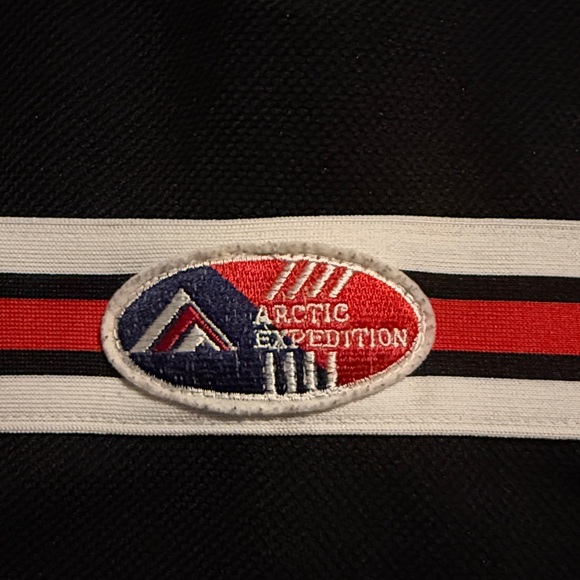 Vintage arctic Men's Black and Red Zip-Up Sweater - Picture 5 of 7